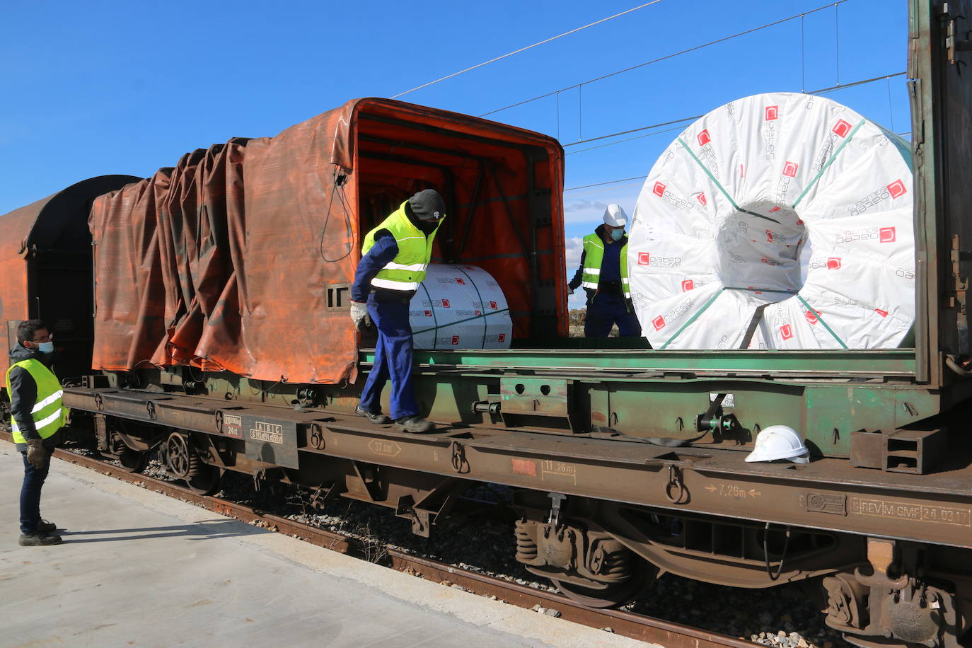 Fotos: Primer tren con salida desde Coated Solutions León