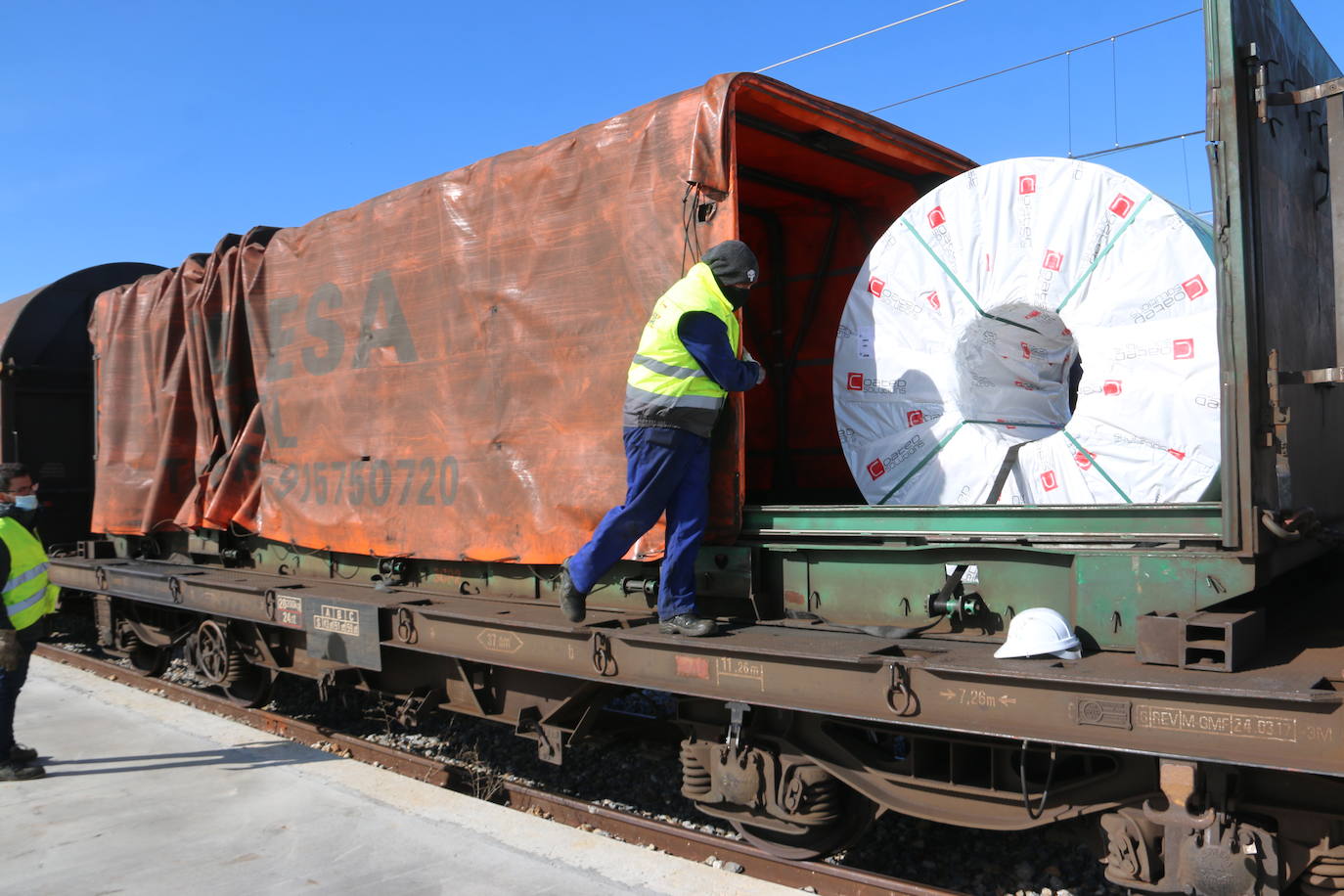 Fotos: Primer tren con salida desde Coated Solutions León