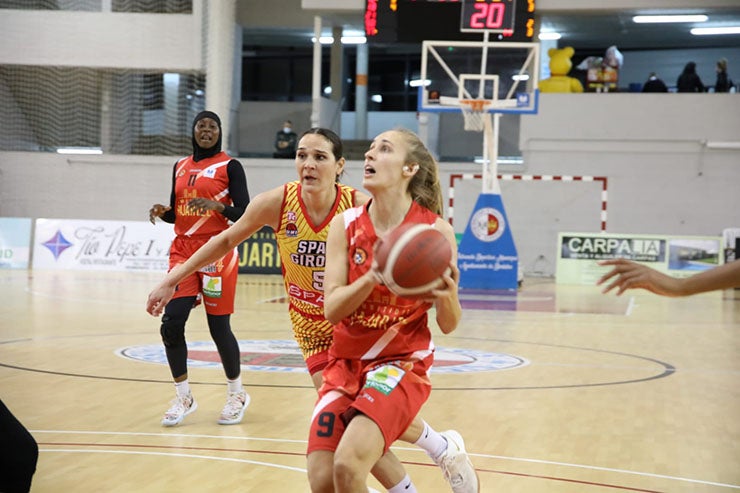 Fotos: Derrota de Embutidos Pajariel ante Spar Girona