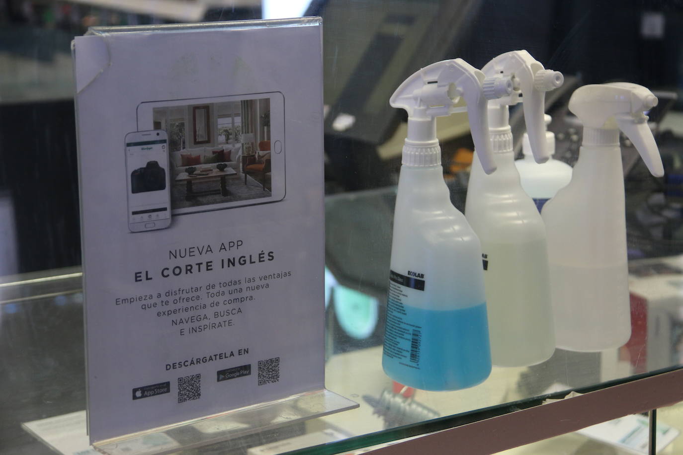 El centro comercial ha cerrado diferentes áreas en cumplimiento de la nueva norma para contener el coronavirus.