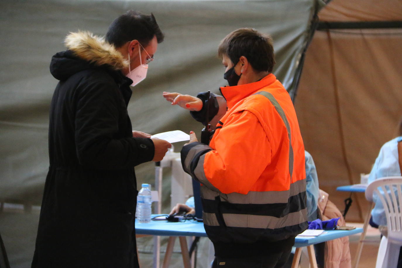 Miles de vecinos se han acercado en la primera jornada del cribado masivo para hacerse su prueba de antígenos.
