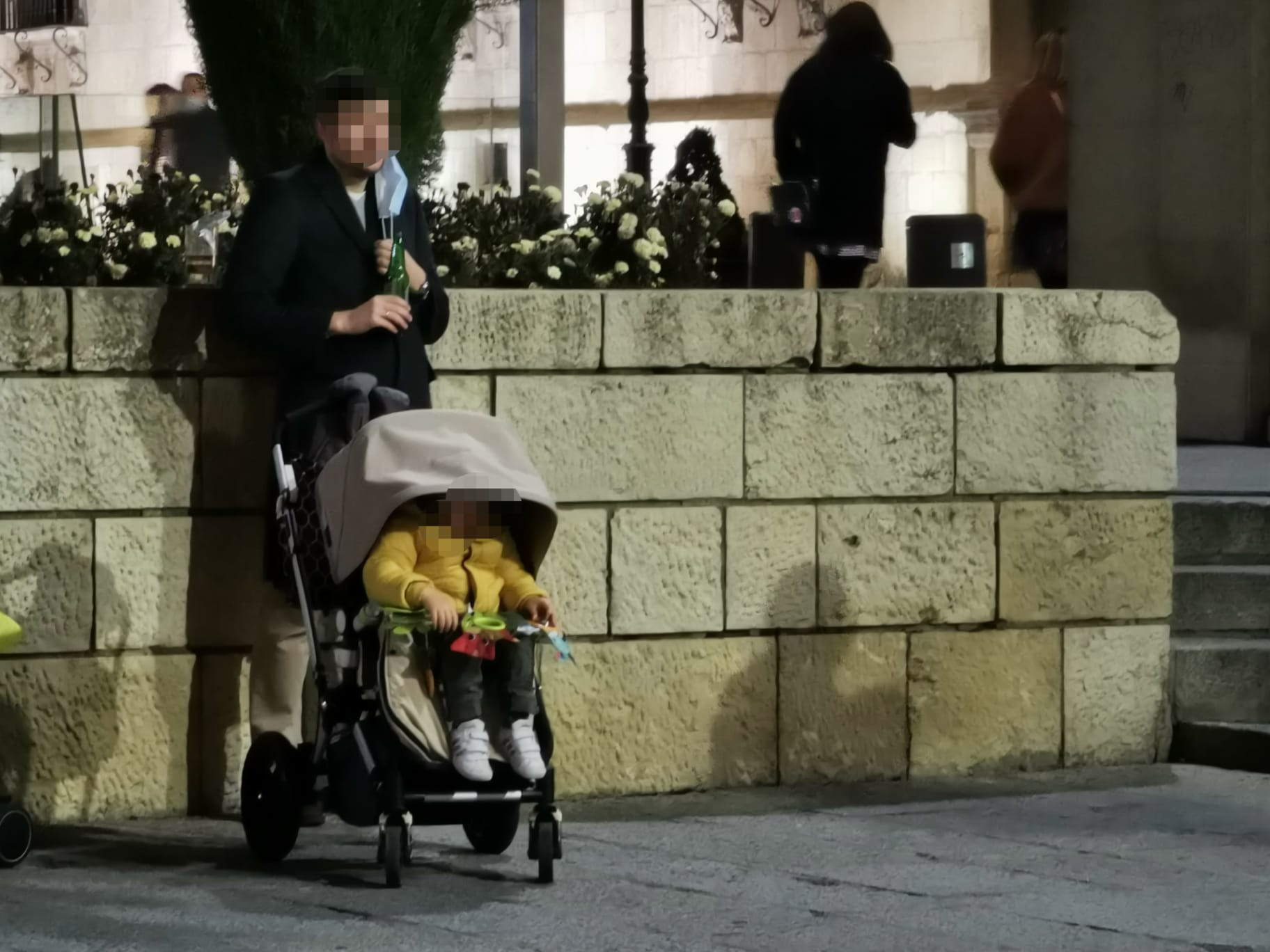 Imagen secundaria 2 - Algunos de los instantes que se vieron en la plaza a lo largo de la jornada.