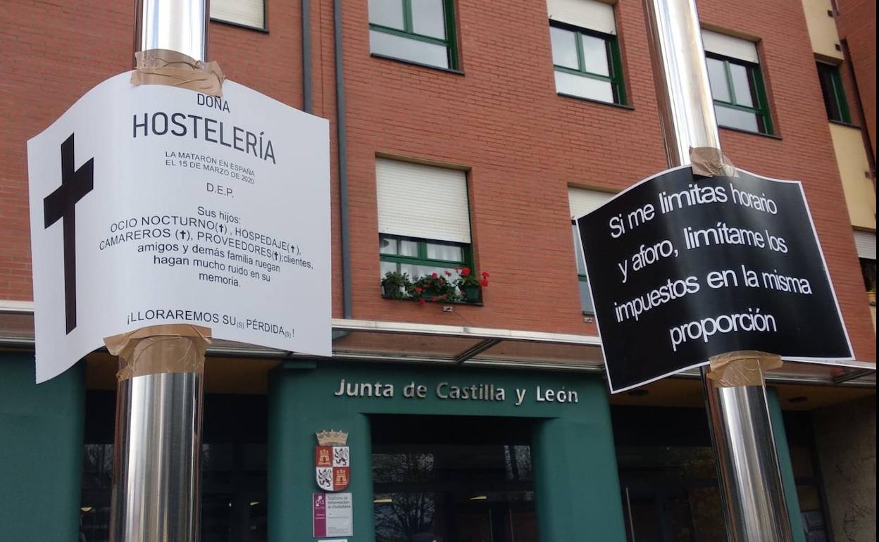 Carteles en Ponferrada denunciando la situación del sector.
