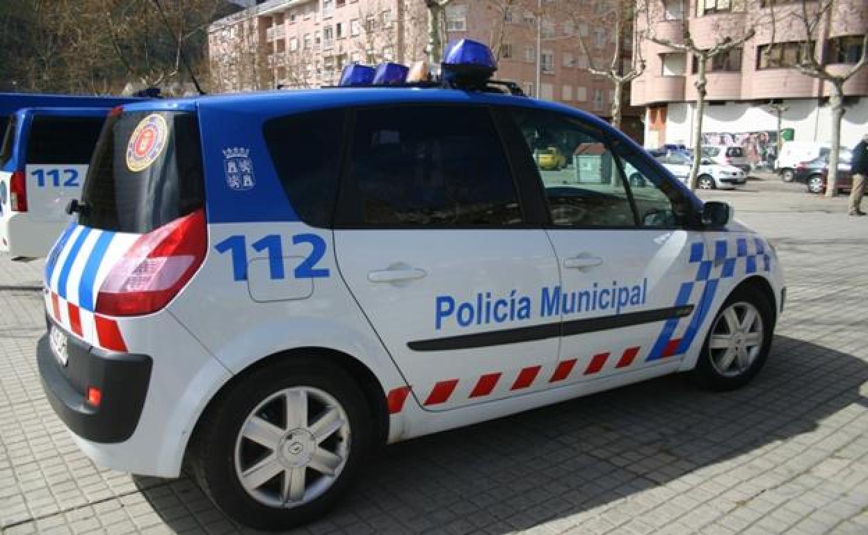 Coche patrulla de la Policía Municipal de Ponferrada.