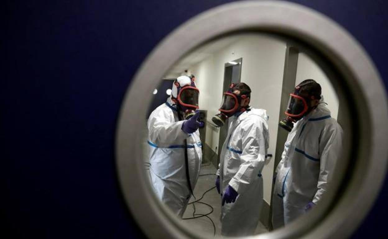 Sanitarios en un centro asistencial. 