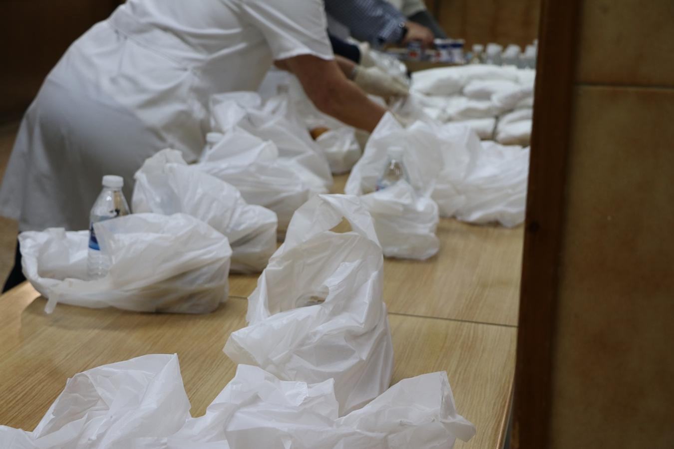 Preparación de la comida en el comedor de la Asociación Leonesa de Caridad