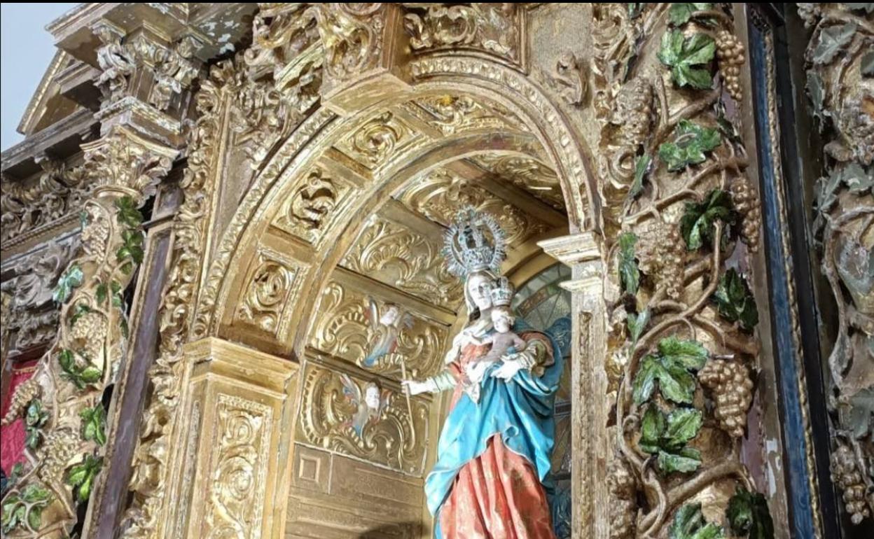 Retablo mayor de la iglesia de Pajares de los Oteros.