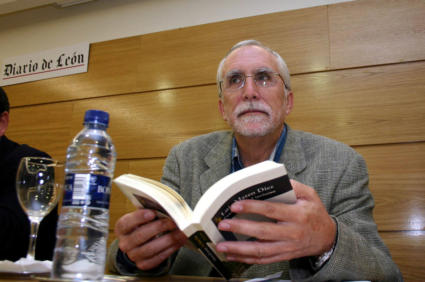 Luis Mateo Díez en diversos momentos de su carrera como escrito. 