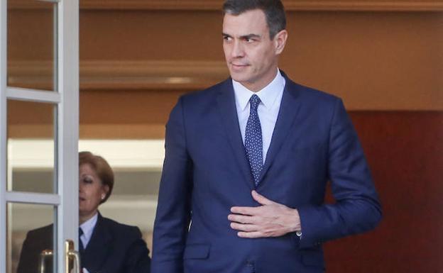 Pedro Sánchez reconoce en Luis Mateo Diez a un «referente»