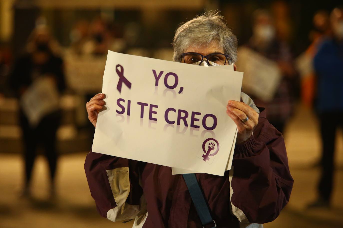 Fotos: Concentración en Ponferrada en apoyo a Raquel Díaz