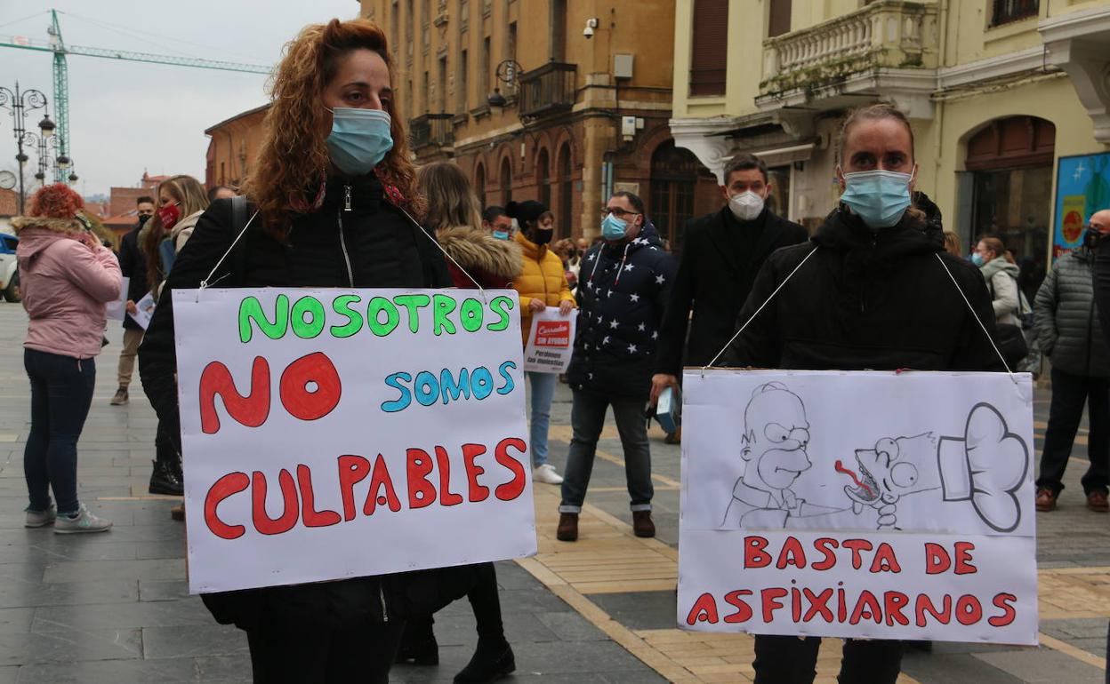 Imagen de unas personas que acudieron a la protesta del jueves.