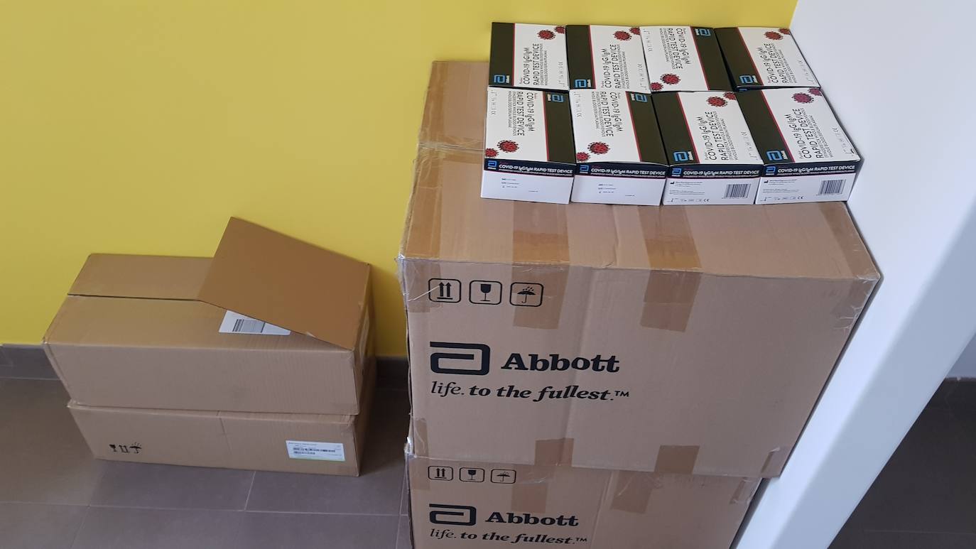 Fotos: Reparto de material sanitario en las residencias de León