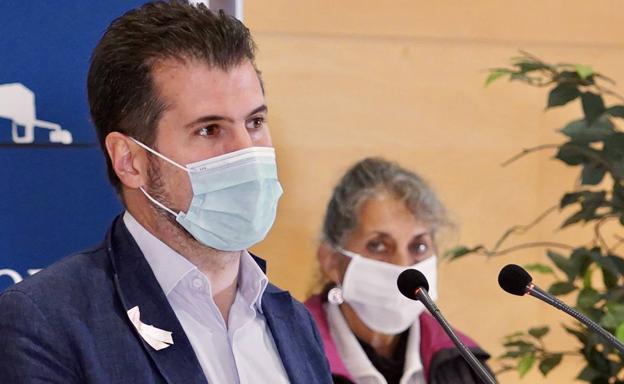 Tudanca tacha de «intolerable» el decreto de la Junta sobre las condiciones de los sanitarios