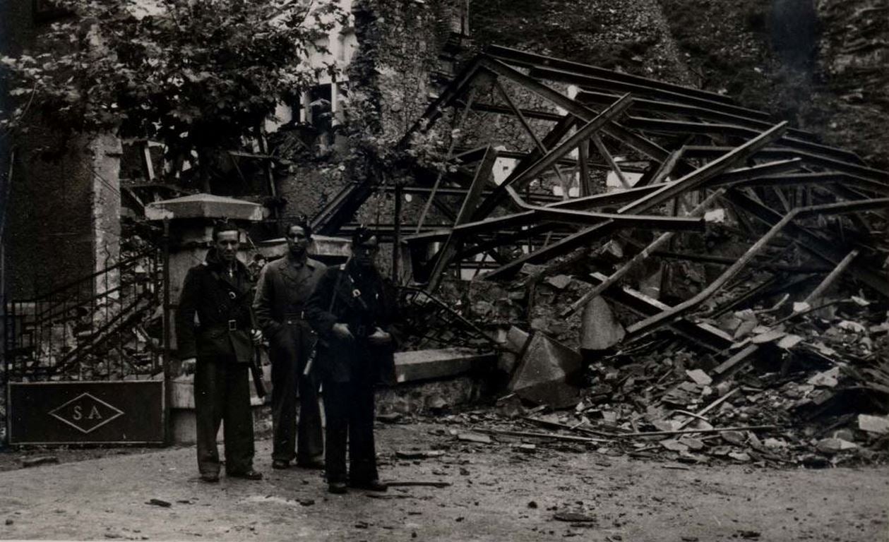 La Biblioteca Nacional publica las imágenes de los efectos causados por los incendios y bombardeos en la zona norte de León, Pola de Gordón, Santa Lucía y La Vid, durante la Guerra Civil 