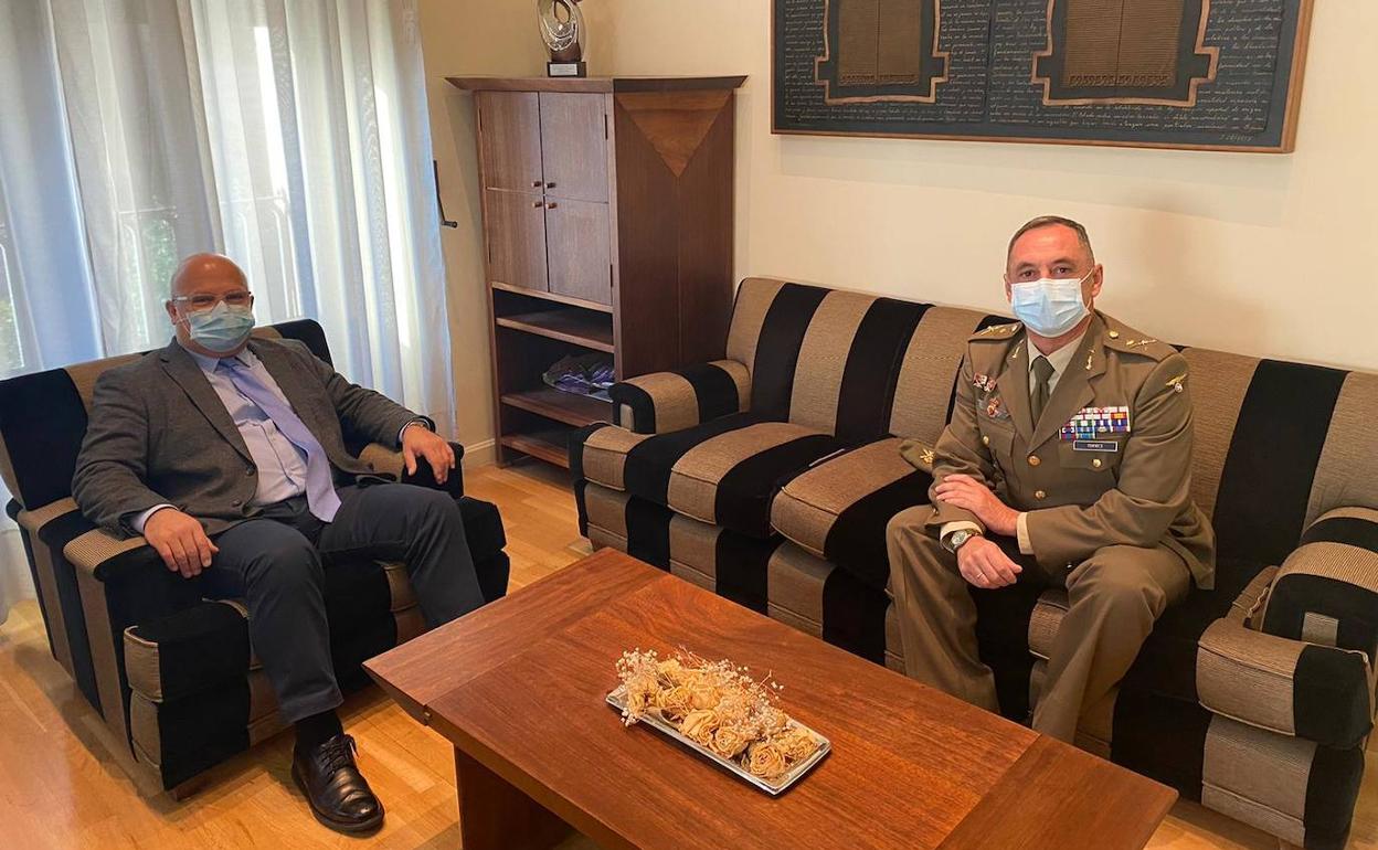 Visita institucional al subdelegado del Gobierno en León.