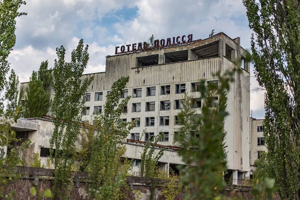 Ruinas, calles vacías y objetos que parecen haber sido recién soltados aún siguen en esta ciudad fantasma. Actualmente, es visitada por los amantes del turismo oscuro y los lugares marcados por la tragedia.