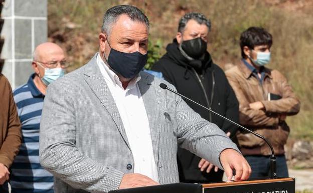 Morán achaca a un «calentón» la «amenaza» de anexión de Fuente de Oliva a Galicia