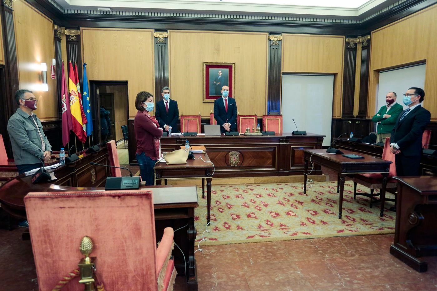 El alcalde de León, José Antonio Diez, preside el pleno extraordinario en el Ayuntamiento de León con la aprobación inicial de los presupuestos de 2021 como punto del día. 