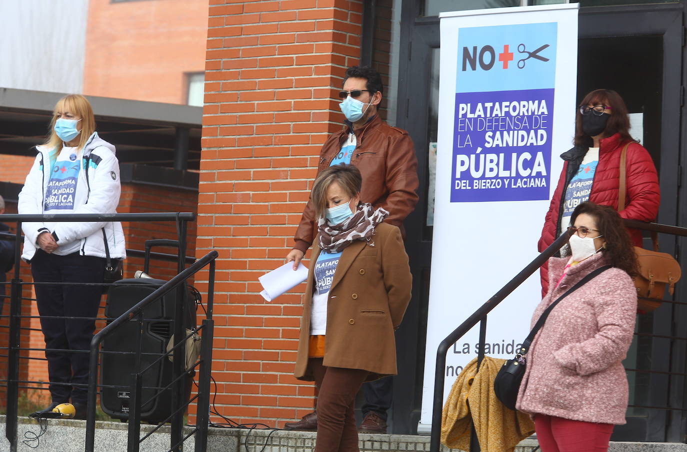 Fotos: Concentración para exigir mejoras en el Servicio de Oncología del Hospital del Bierzo