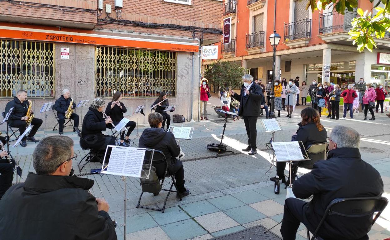 200 personas se re nen al aire libre en Valencia de Don Juan para