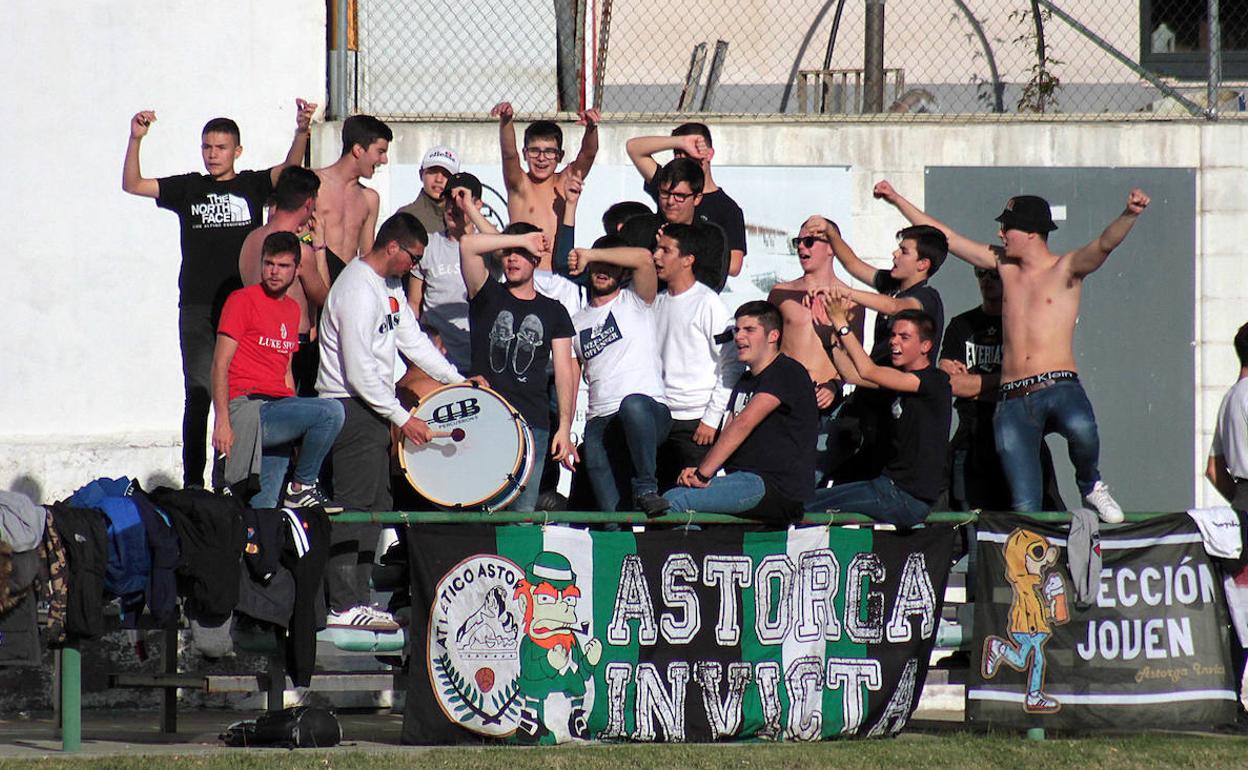 Aficionados del Atlético Astorga.