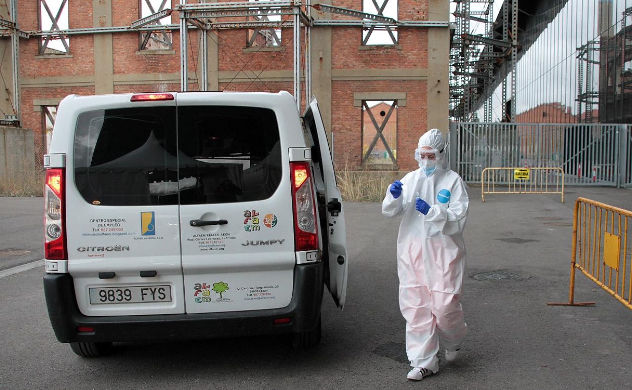 Pruebas PCR en el Palacio de Exposiciones de León.