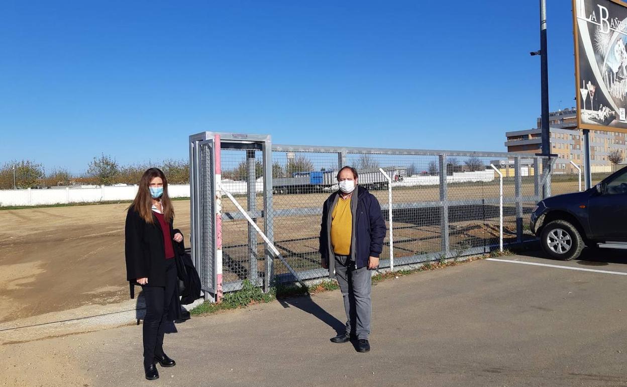 Adecuación del aparcamiento para camiones.