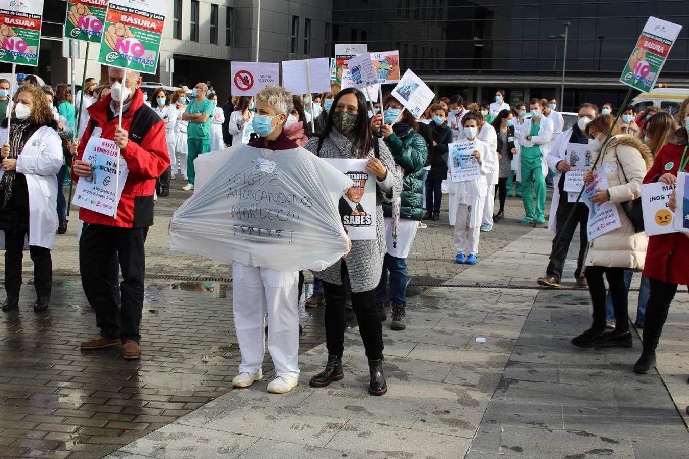 Protesta de lso sanitarios contra el decreto aprobado por la Junta.