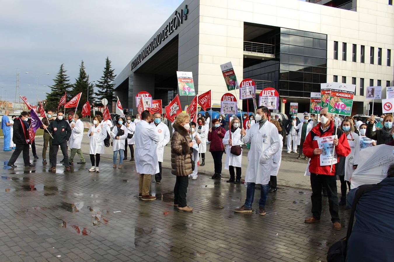 Protesta de lso sanitarios contra el decreto aprobado por la Junta.