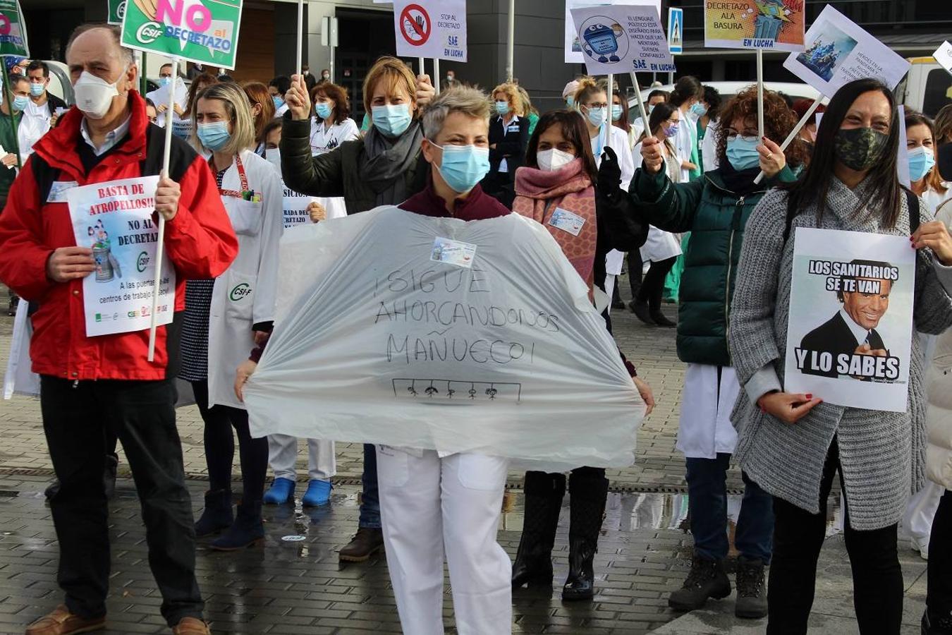 Protesta de lso sanitarios contra el decreto aprobado por la Junta.