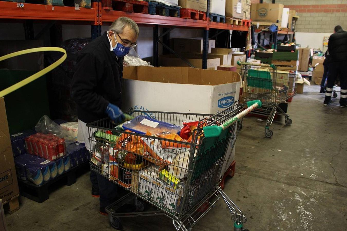 Productos en el almacén del Banco de Alimentos de León.