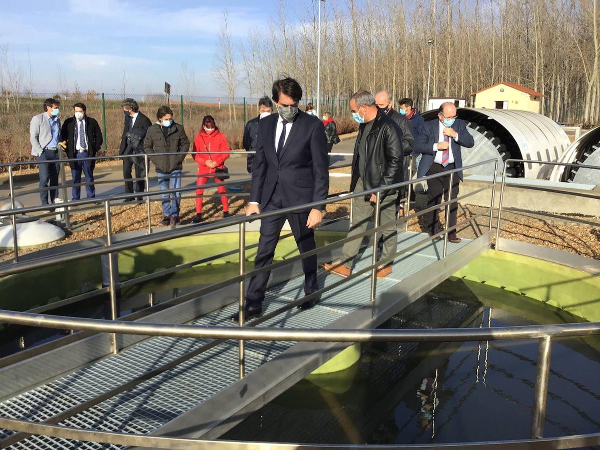 Juan Carlos Suárez-Quiñones en su visita a la nueva EDAR.