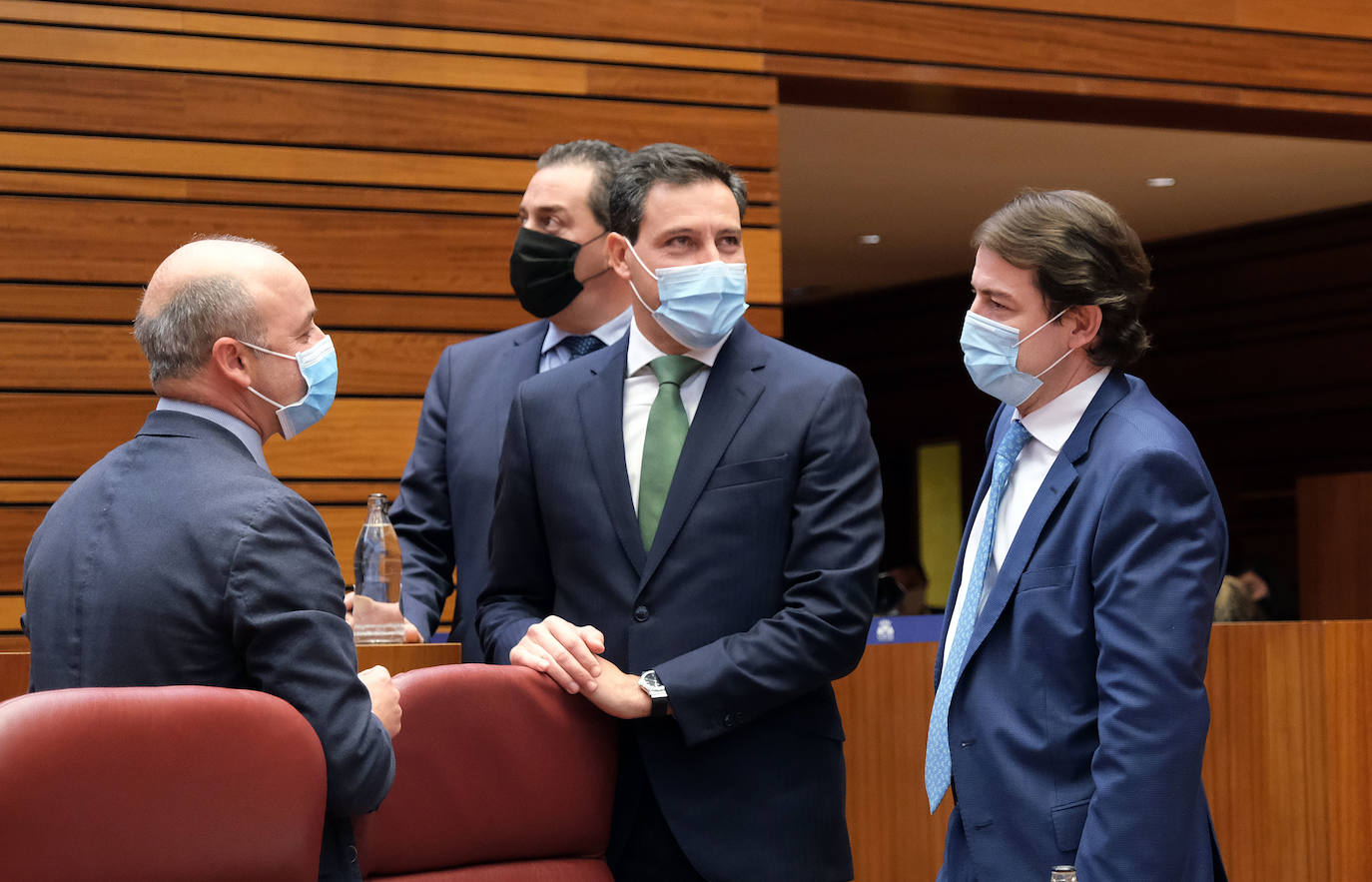 Fernández Mañueco comparece a petición propia ante el pleno de las Cortes,