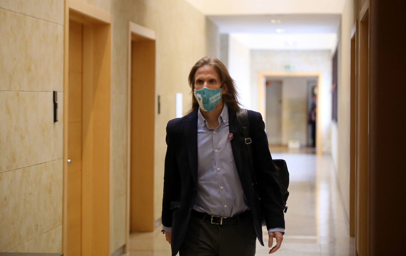 Fernández Mañueco comparece a petición propia ante el pleno de las Cortes,