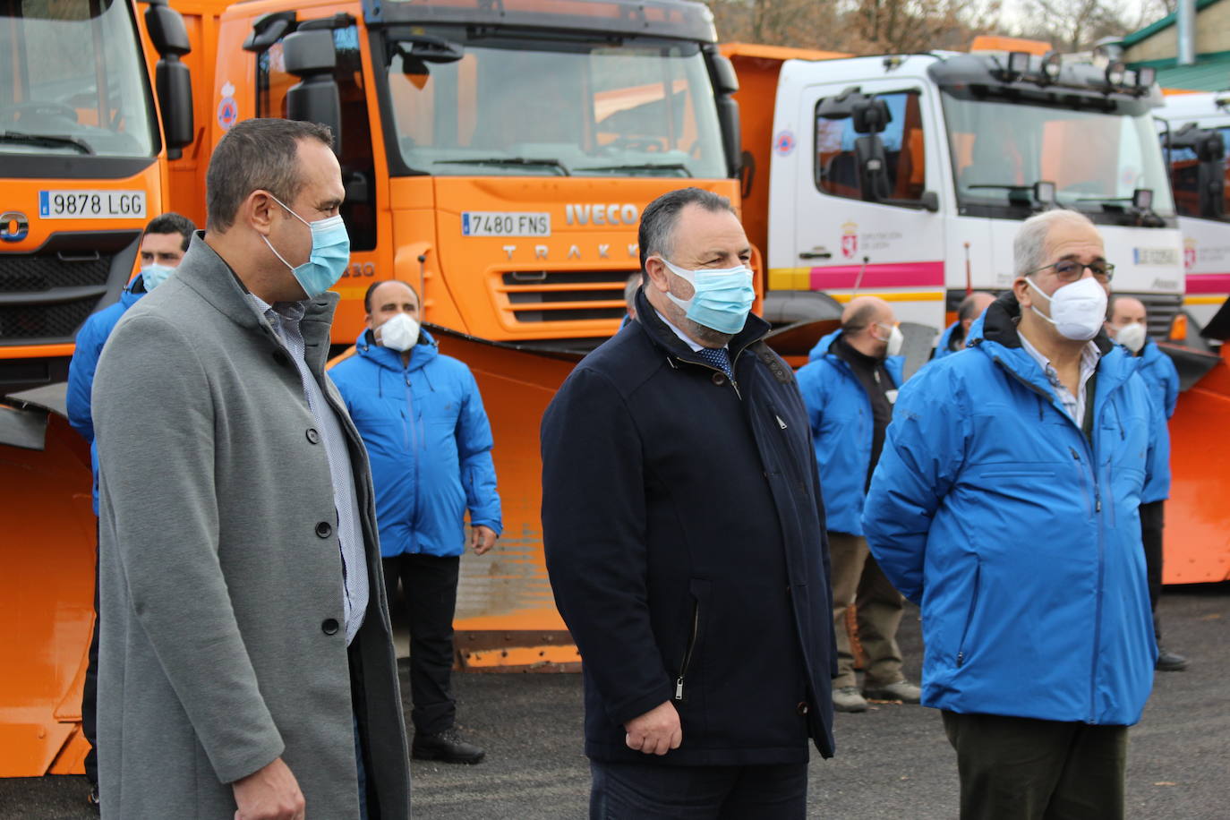 El presidente de la Diputación Provincial de León, Eduardo Morán, y el diputado de Infraestructuras, Luis Alberto Arias, presentan la campaña de vialidad invernal 2020-2021. 