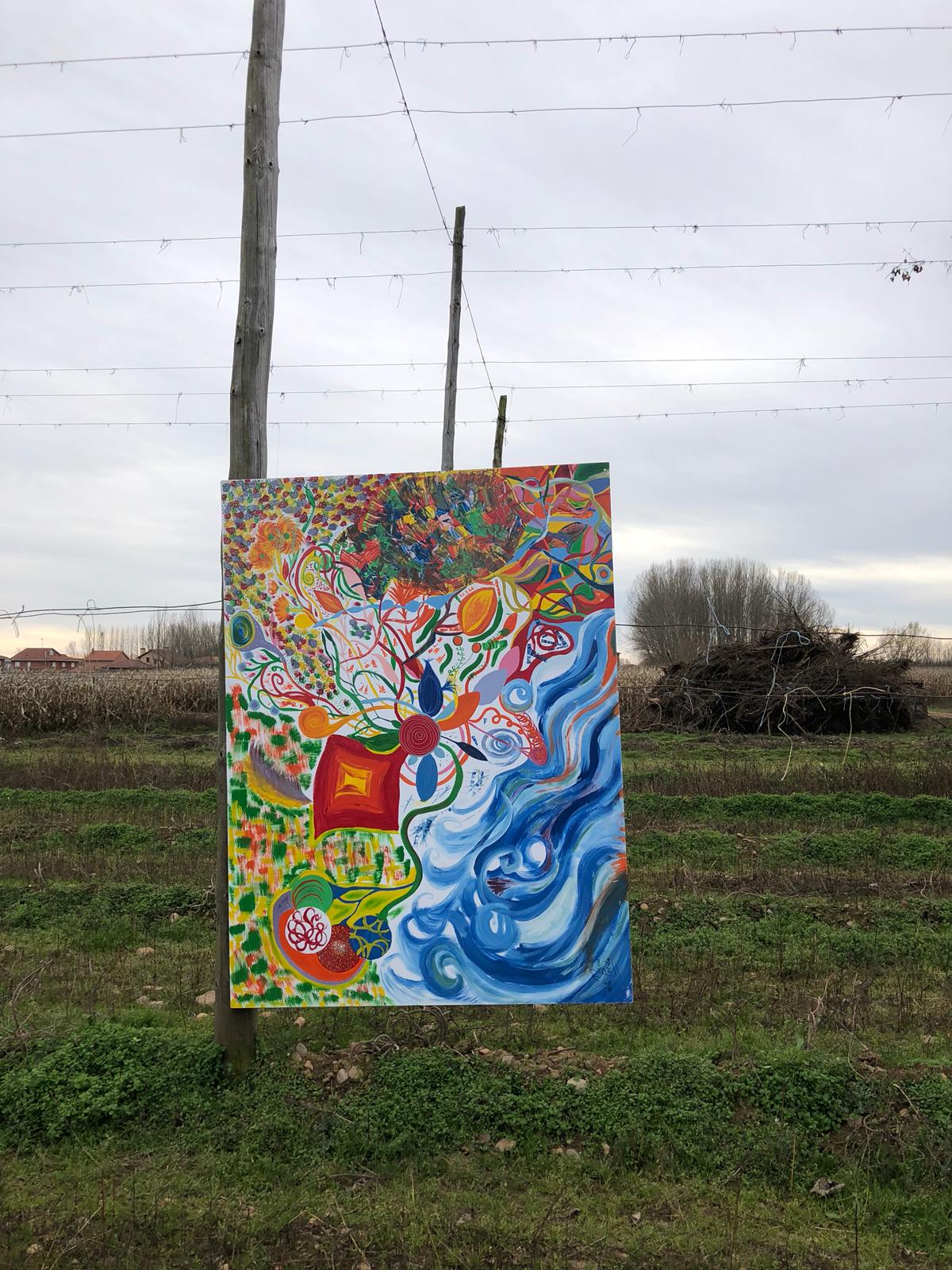 Esta exposición «Alambradas del Arte» tiene lugar hasta el día 9 de diciembre en una finca de lúpulo de Carrizo de la Ribera