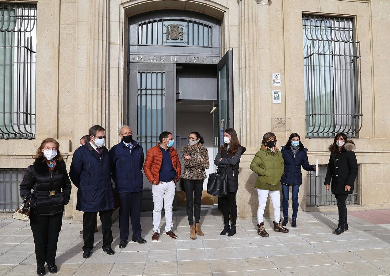 Concentración en repulsa a la agresión a una jueza en las diferentes capitales de provincia de la comunidad.