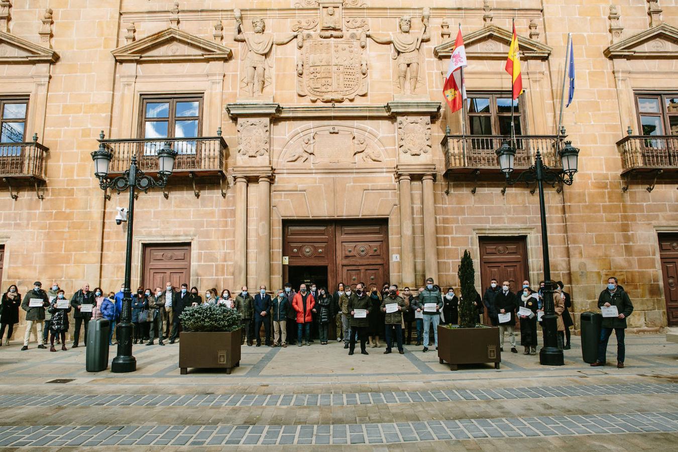 Concentración en repulsa a la agresión a una jueza en las diferentes capitales de provincia de la comunidad.