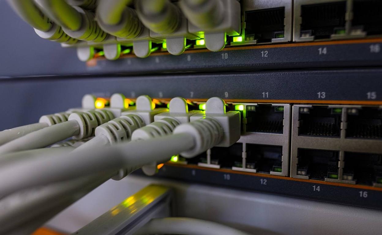 Imagen de las conexiones de un router.