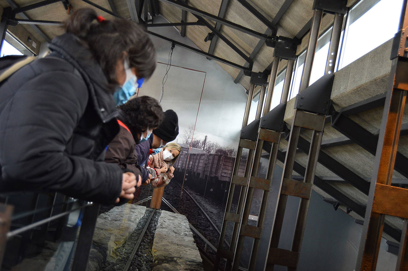 Fotos: Usuarios de Asprona Bierzo evalúan la accesibilidad cognitiva del Museo de la Energía