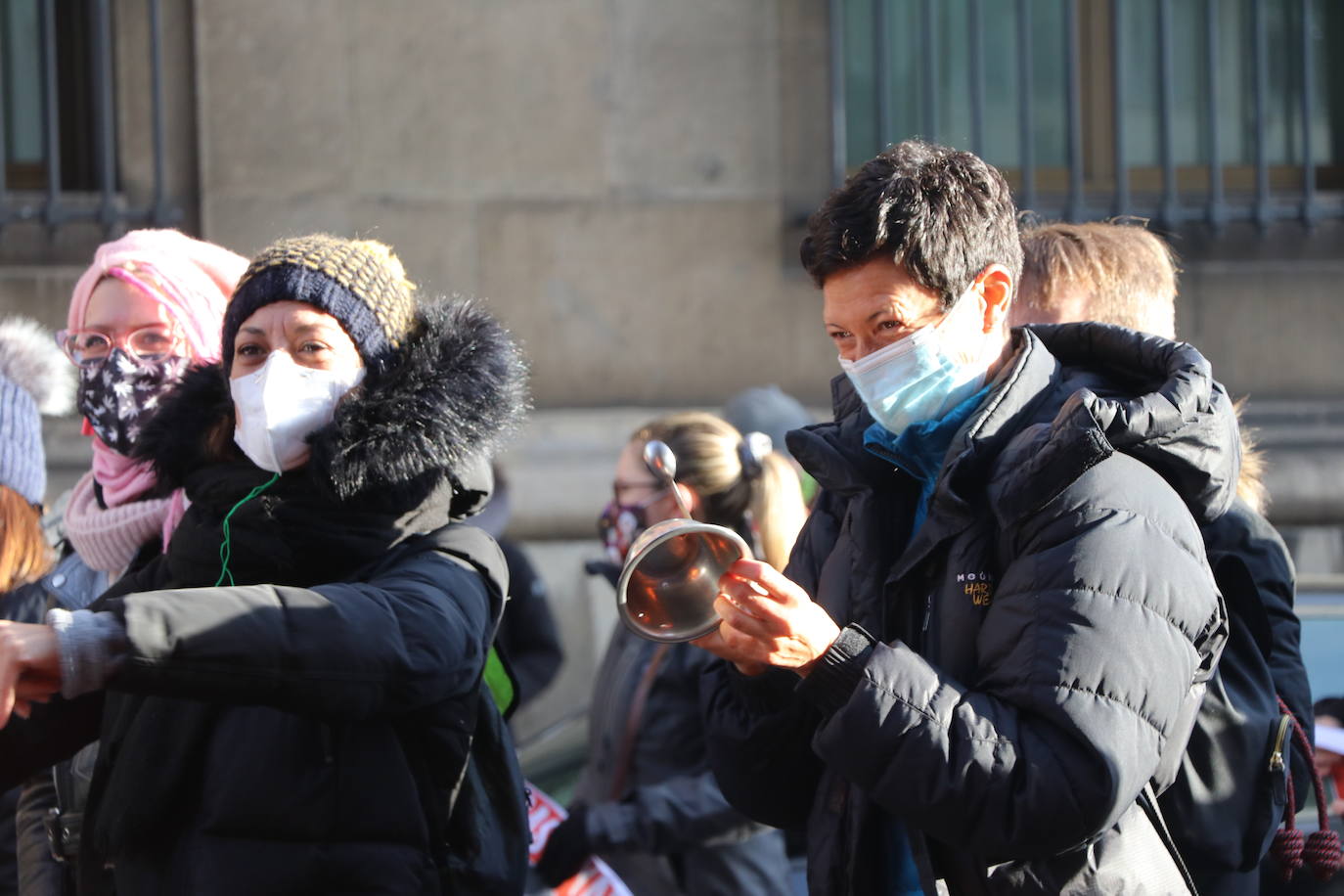 Los hosteleros de León salen a la calle para denunciar «la muerte del sector» y de la propia provincia de León. La hostelería reclama medidas de apoyo urgente para superar una situación crítica. 