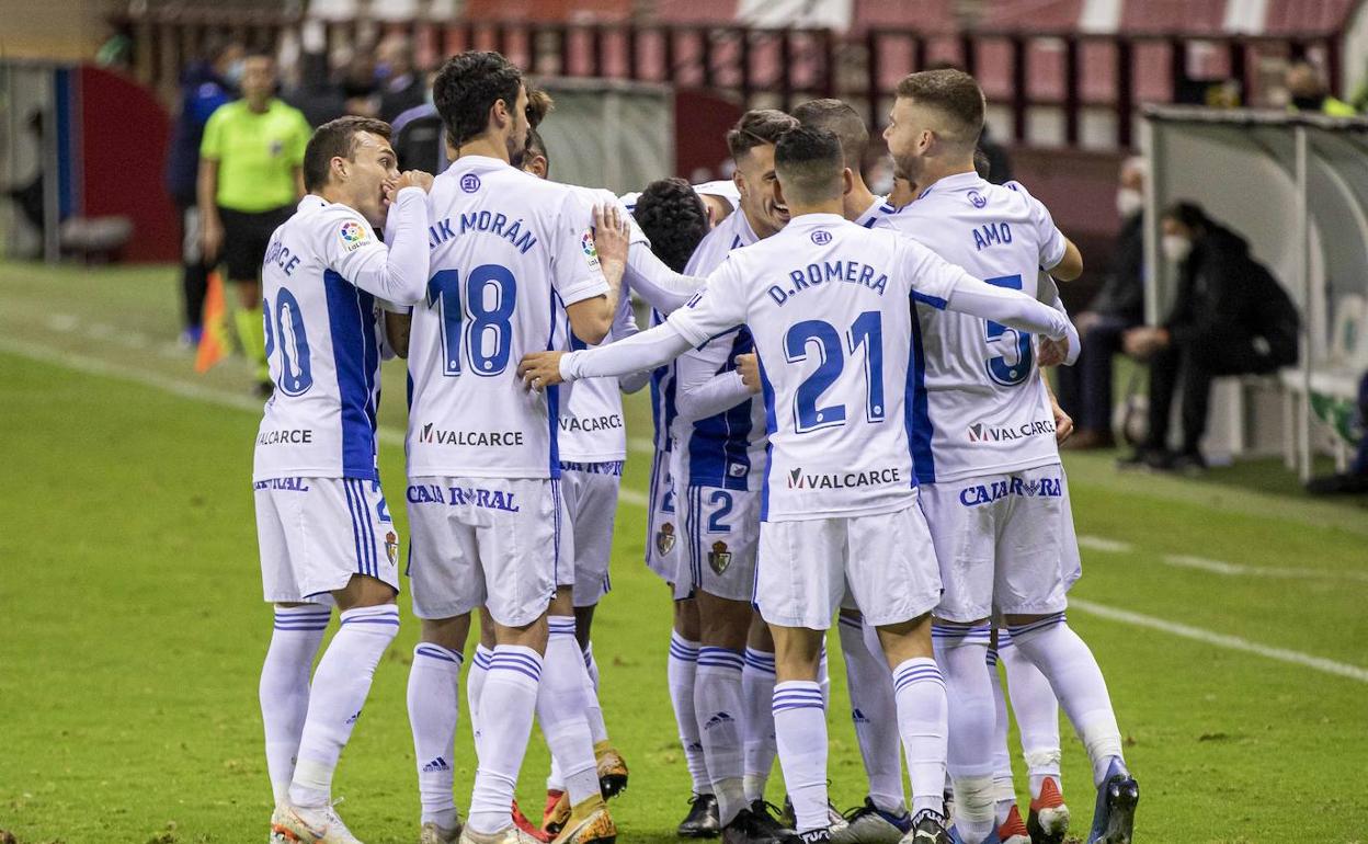 Los jugadores de la Ponferradina celebran uno de sus goles de esta temporada.