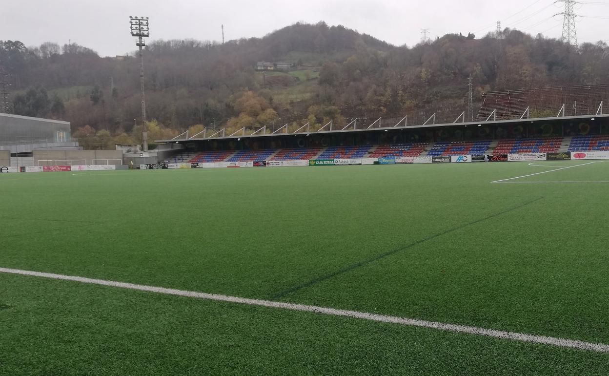 El Langreo y la Cultural disputan un partido en la matinal de este domingo.