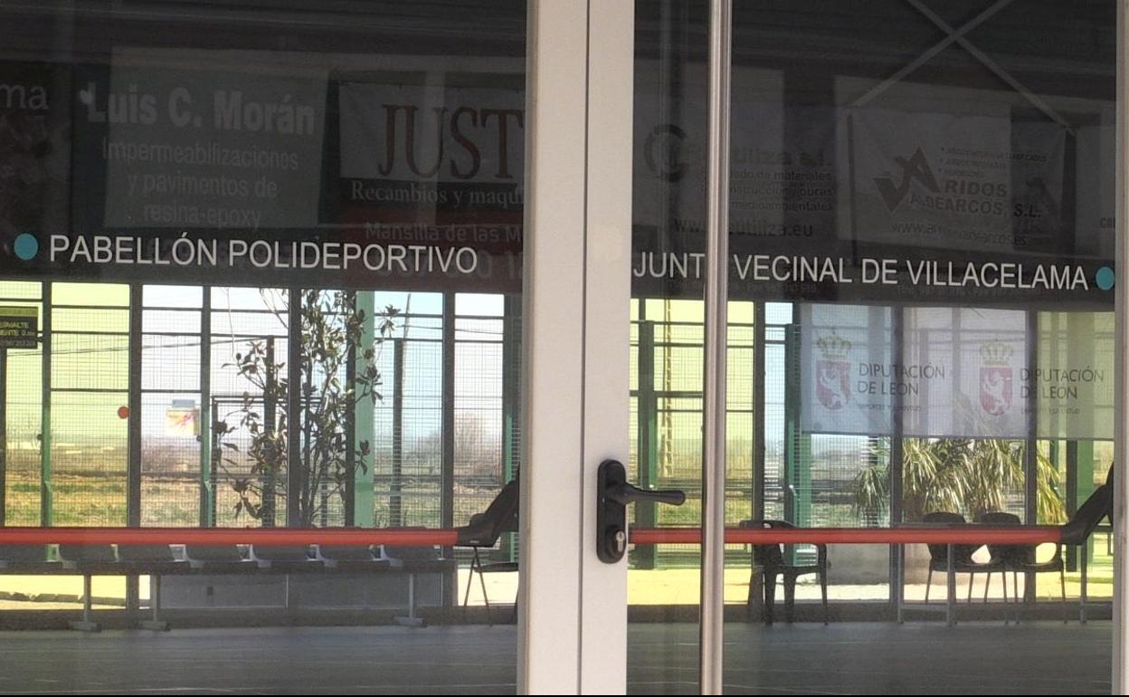 Entrada al pabellón de Villacelama. 