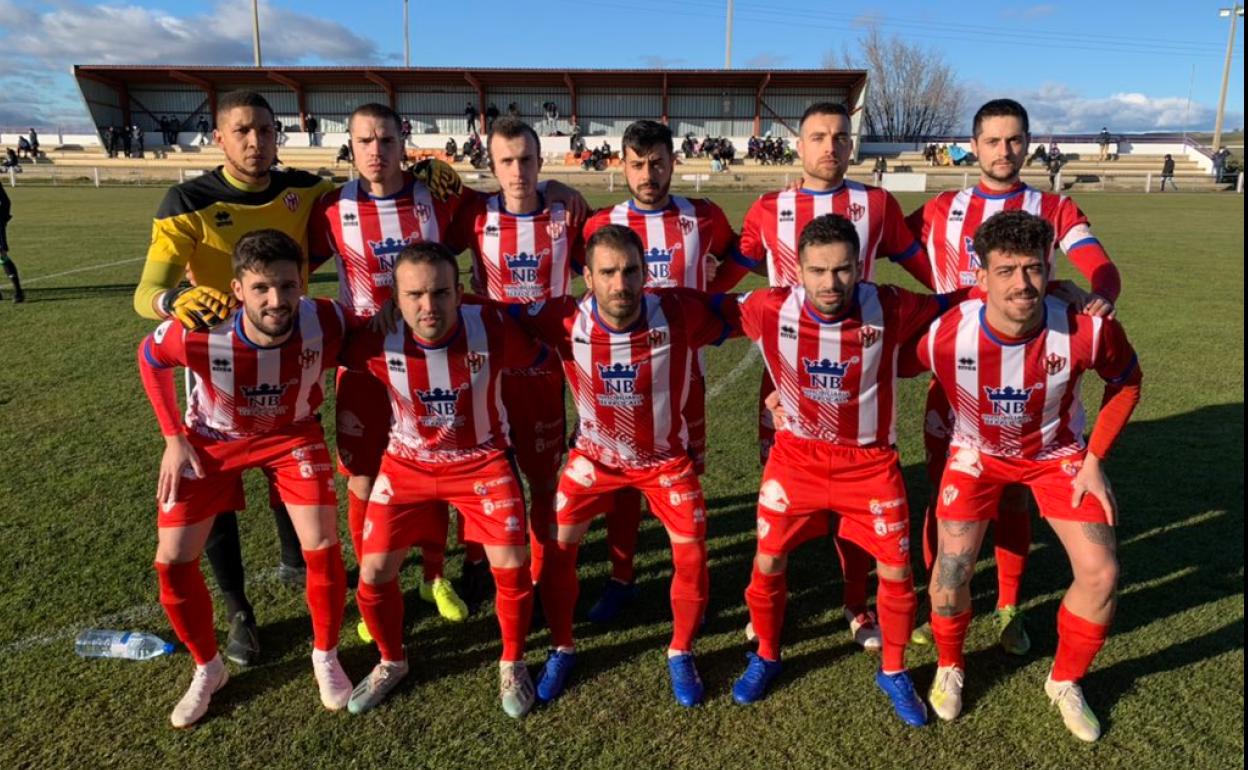 El once inicial del Atlético Bembibre en su partido contra el Becerril.