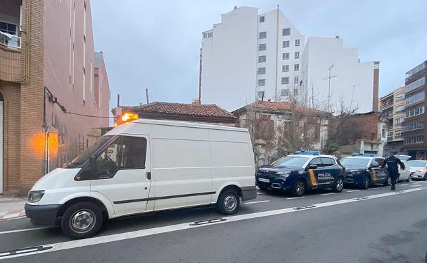 Efectivos policiales en el lugar del suceso. 