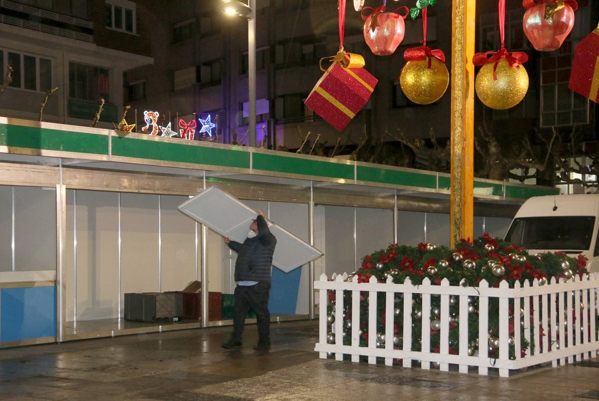 Fotos: La Feria de Artesanía se traslada a la Plaza de las Cortes