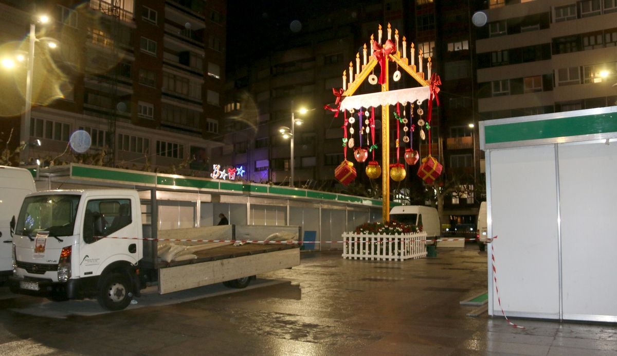 Fotos: La Feria de Artesanía se traslada a la Plaza de las Cortes