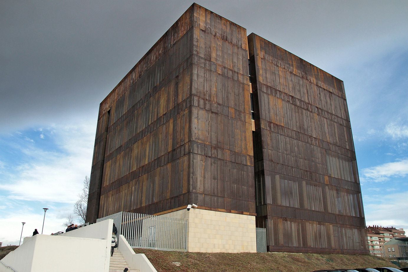 El ministro de Transportes, Movilidad y Agenda Urbana, José Luis Ábalos, preside la puesta en servicio del Centro de Regulación de Circulación (CRC) de León, con el delegado del Gobierno en Castilla y León, Javier Izquierdo, el consejero de Fomento y Medio Ambiente, Juan Carlos Suárez-Quiñones, y el alcalde de León, José Antonio Diez. 