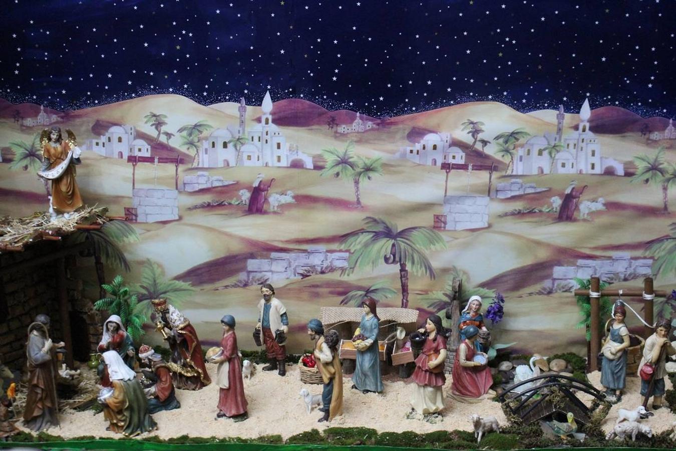 Los Reyes Magos decoran un balcón de León.